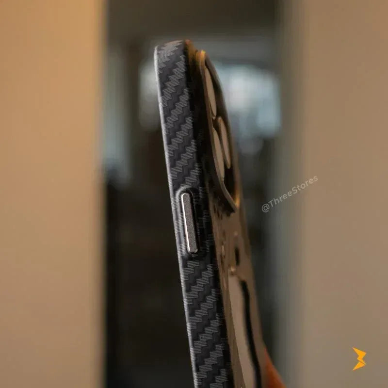 Big Apple Carbon Case iPhone 16 Pro Max - Three