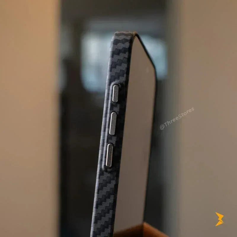Big Apple Carbon Case iPhone 16 Pro Max - Three