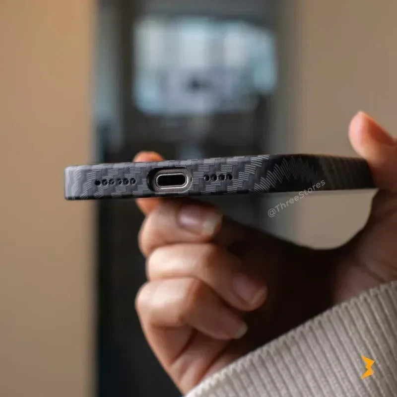 Big Apple Carbon Case iPhone 15 Pro Max - Three