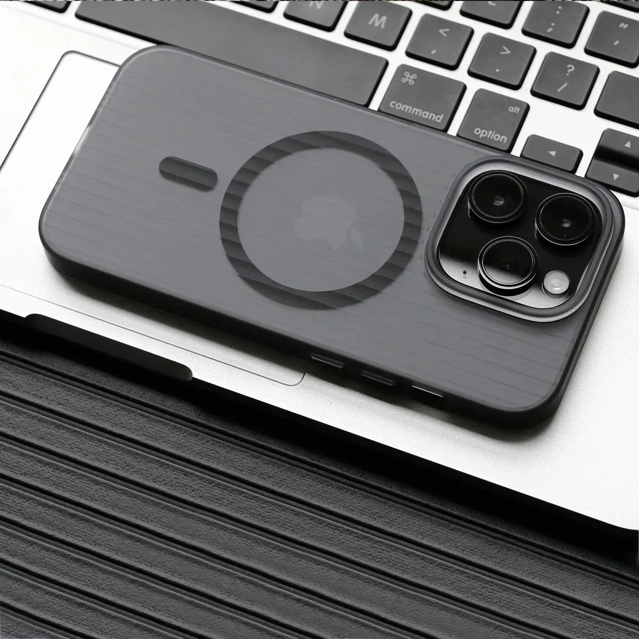 Corrugated Magsafe Case iPhone 13 Pro Max - Three