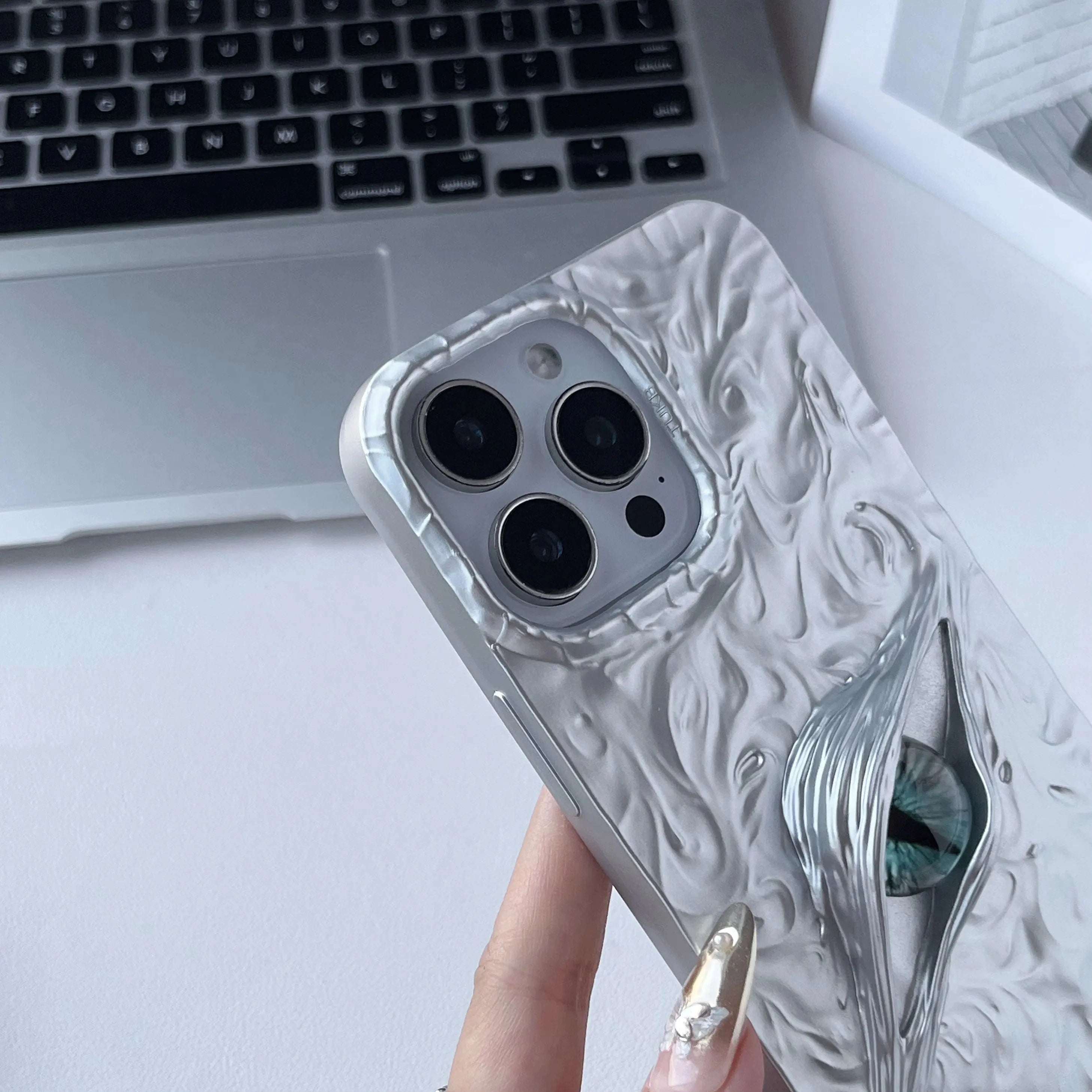 Feral Eye Case iPhone 16 Pro Max