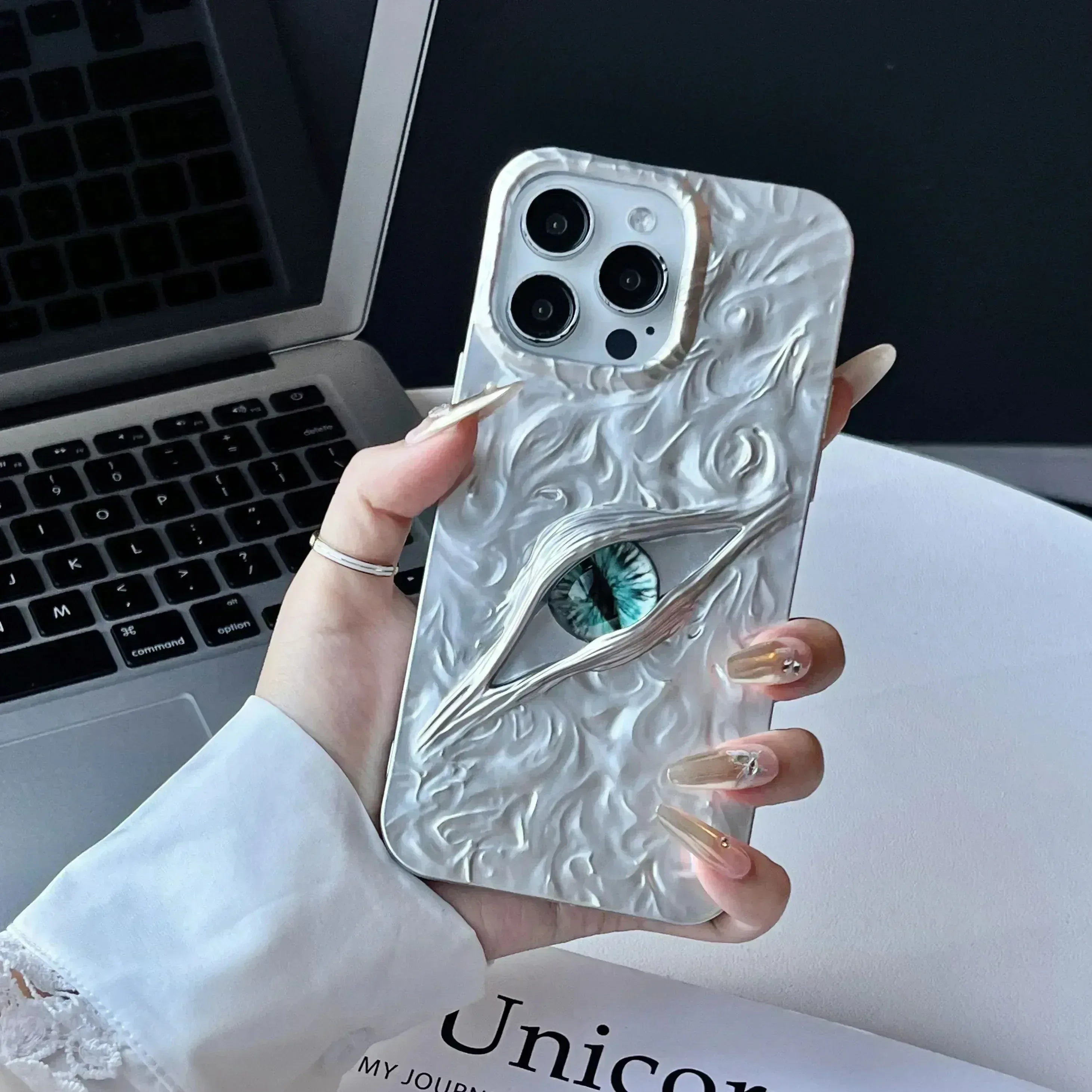 Feral Eye Case iPhone 16 Pro Max - Three