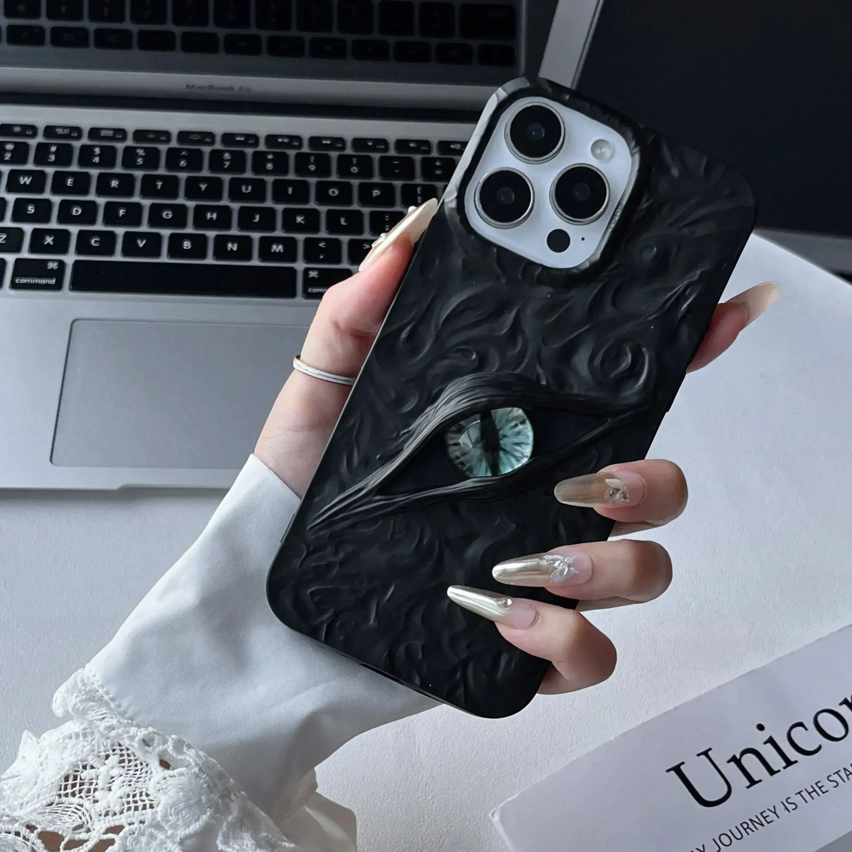 Feral Eye Case iPhone 16 Pro Max - Three