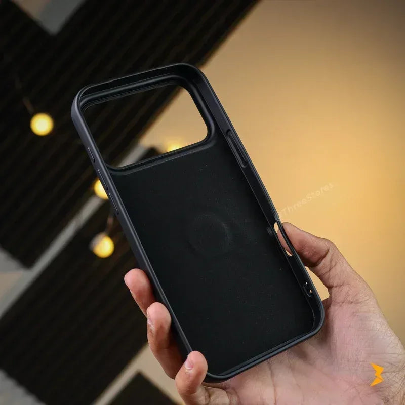 Feral Eye Case iPhone 17 Pro Max - Three