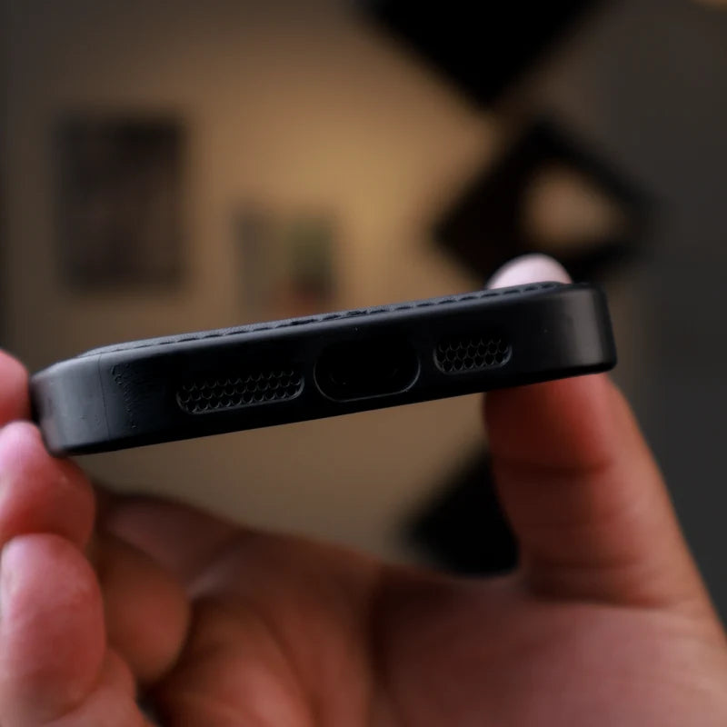 HDD Leather Dots Magsafe Case iPhone 15