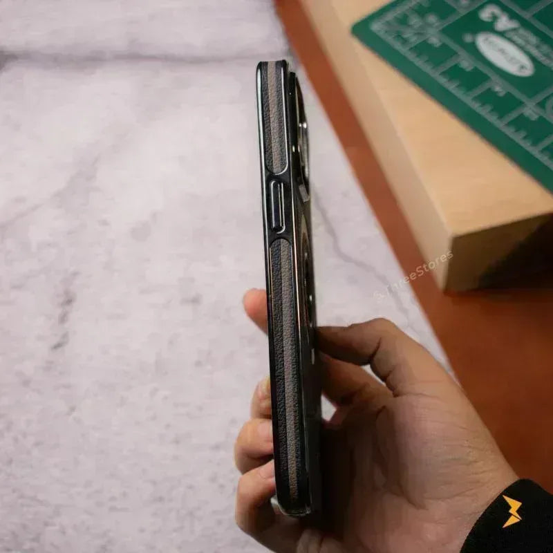 HDD Volt Shield Case iPhone 16 Pro - Three