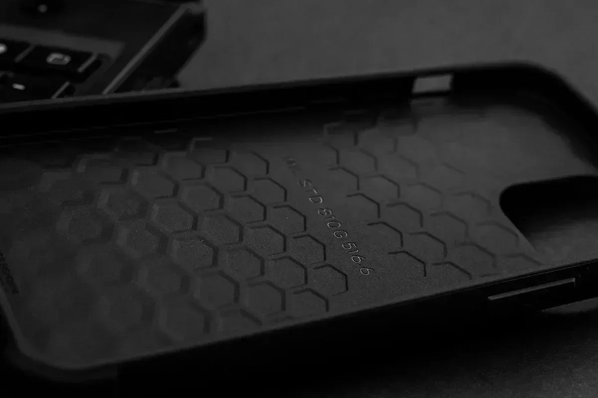 UAG Metropolis Textured Case iPhone 12 / 12 Pro - Three