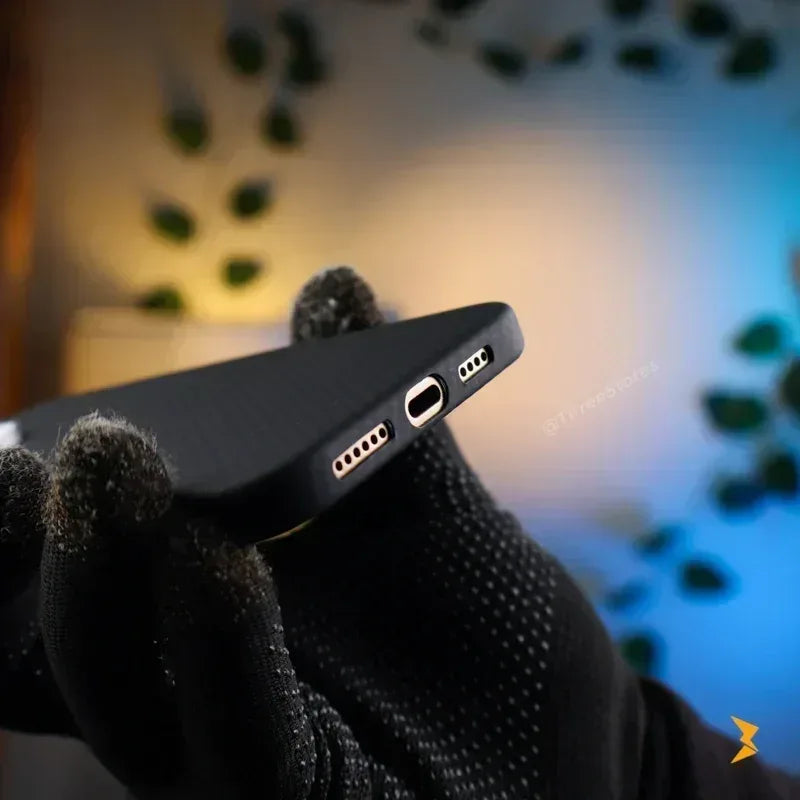 Kevlar Carbon Protection Case iPhone 15 Pro Max - Three