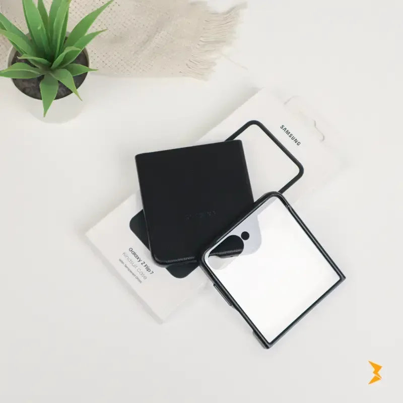 KindSuit Leather Case Samsung Z Flip 7 - Three