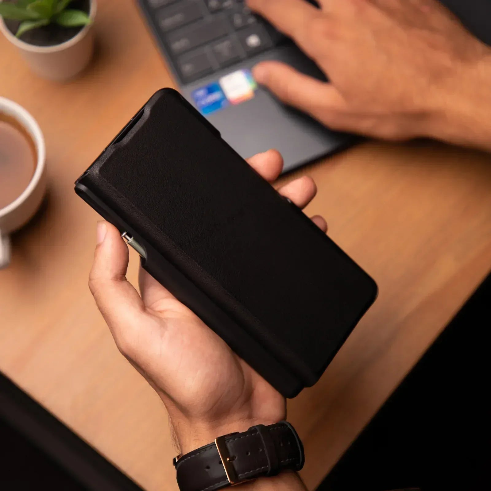 Side Spen 360° Leather Case Samsung Z Fold 3 - Three