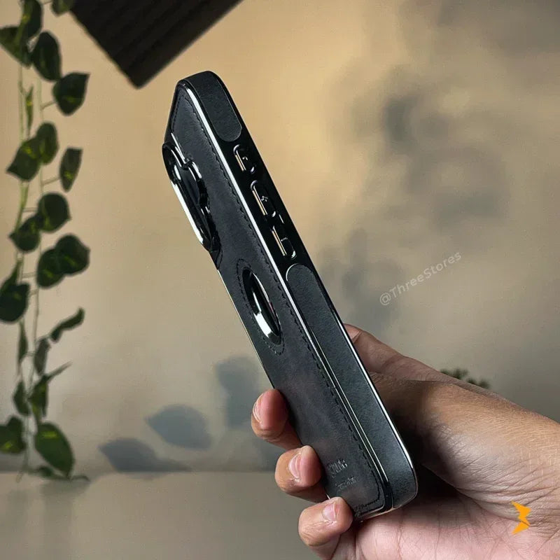 Light Sand Leather Case iPhone 16 - Three