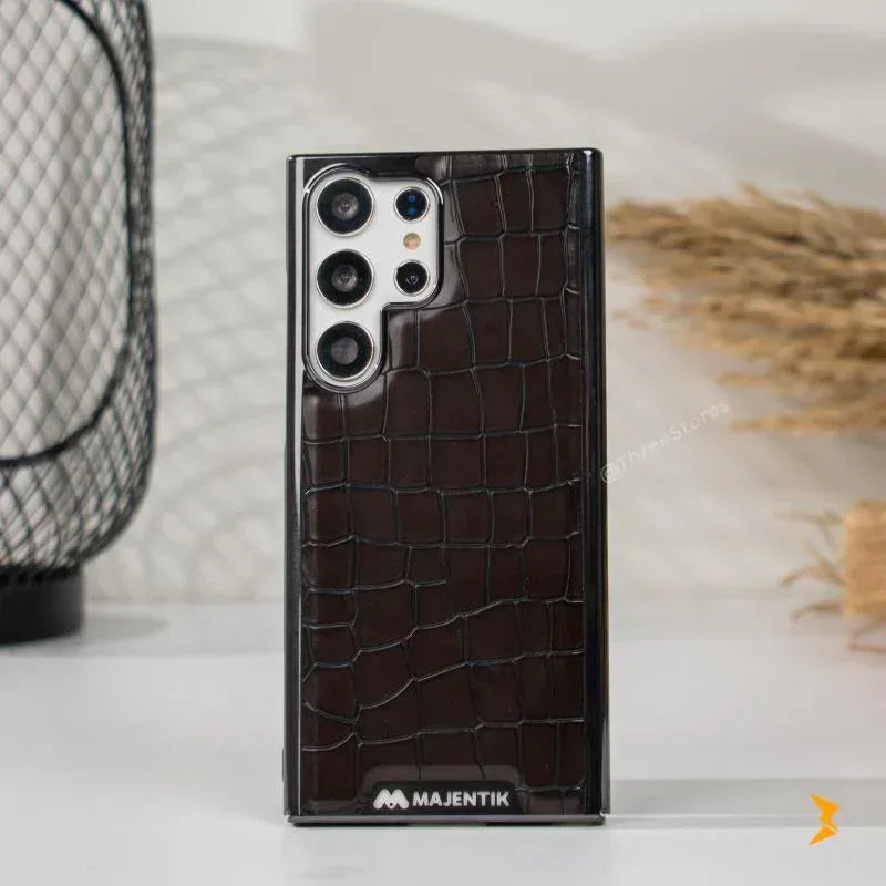 Majentik Rock Leather Case Samsung S23 Ultra - Three