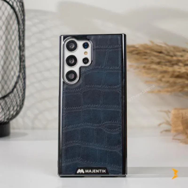 Majentik Rock Leather Case Samsung S23 Ultra - Three