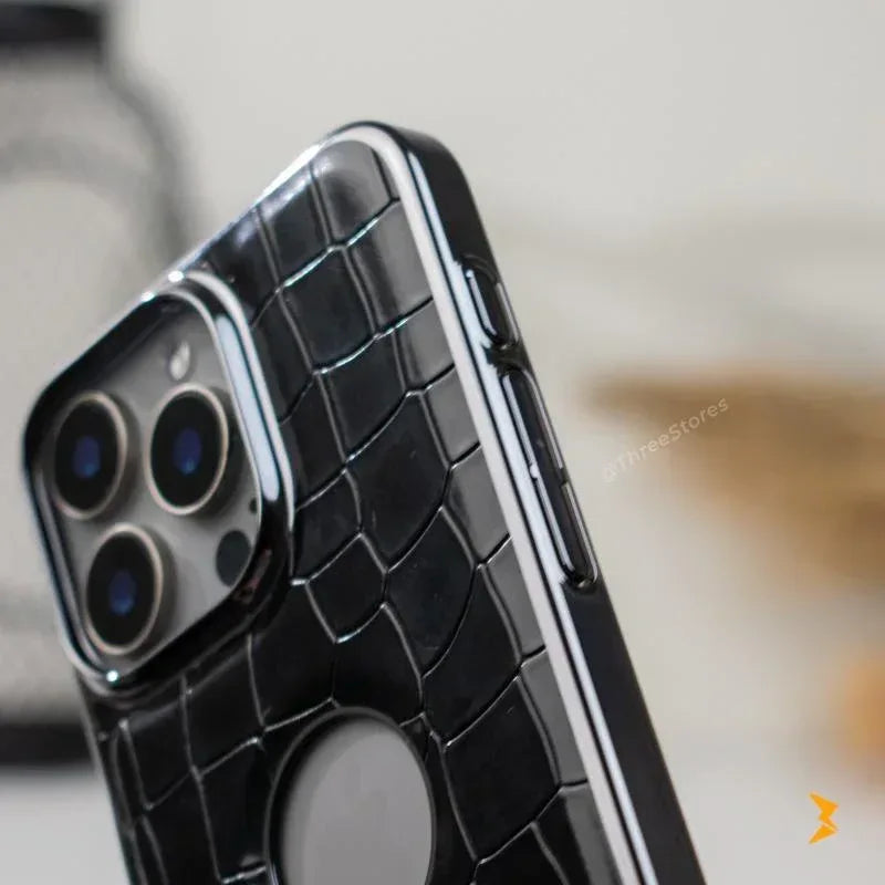 Majentik Rock Leather Case iPhone 14 Pro Max - Three