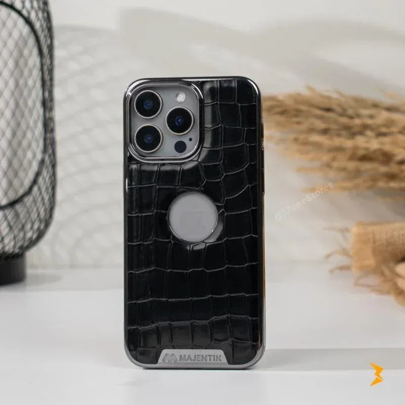 Majentik Rock Leather Case iPhone 14 Pro Max - Three
