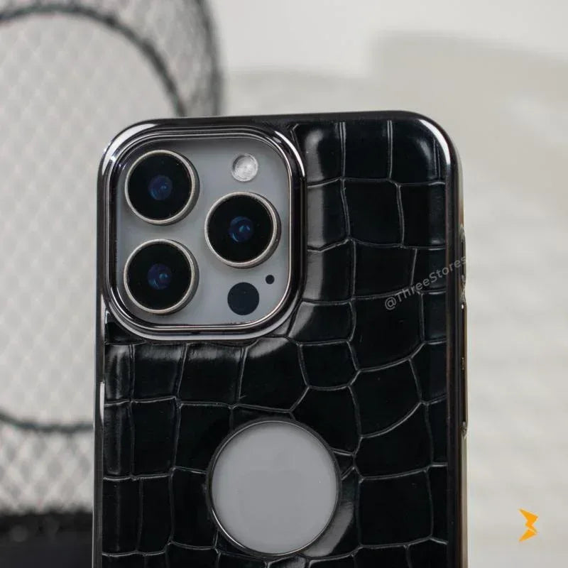 Majentik Rock Leather Case iPhone 15 Pro Max - Three
