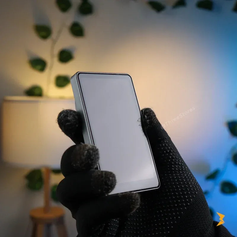 Magnetic Selfie Screen T1 - Three