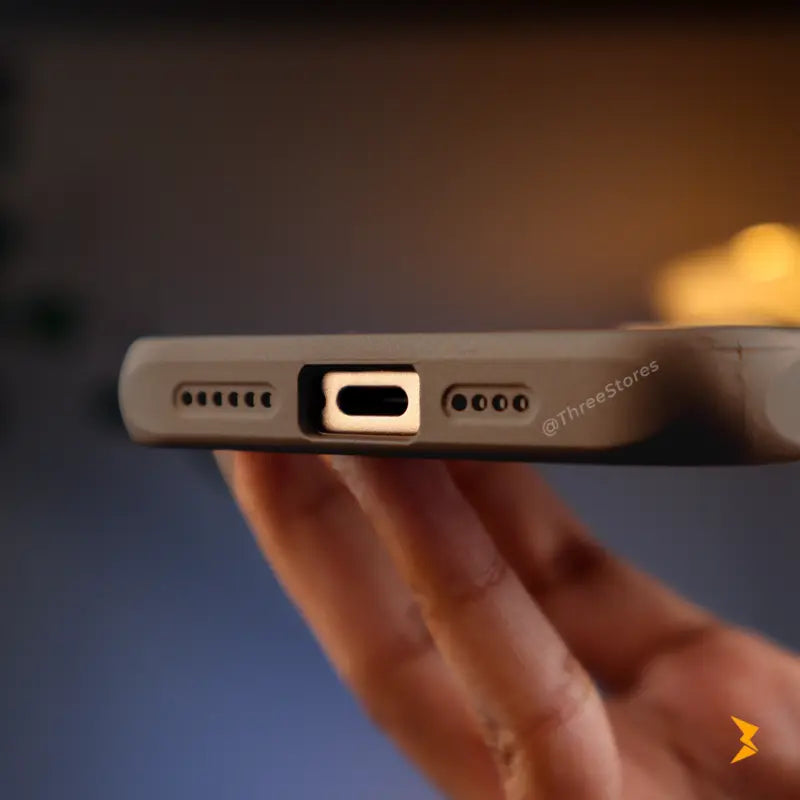 Metal Stand Holder Case iPhone 16 Pro