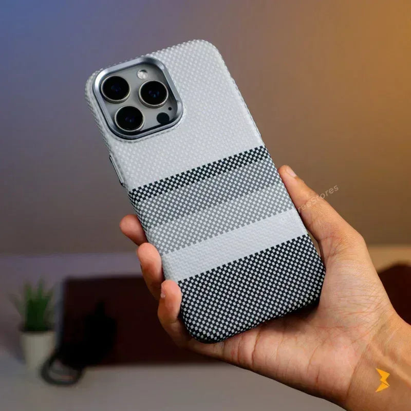 Phantom Carbon Magsafe Case iPhone 16 Pro Max - Three