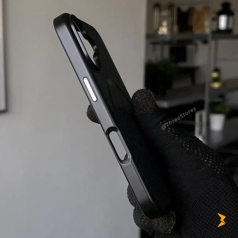 Plating Frame Carbon Magsafe Case iPhone 16 - Three