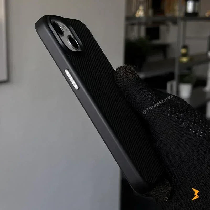 Plating Frame Carbon Magsafe Case iPhone 15 - Three