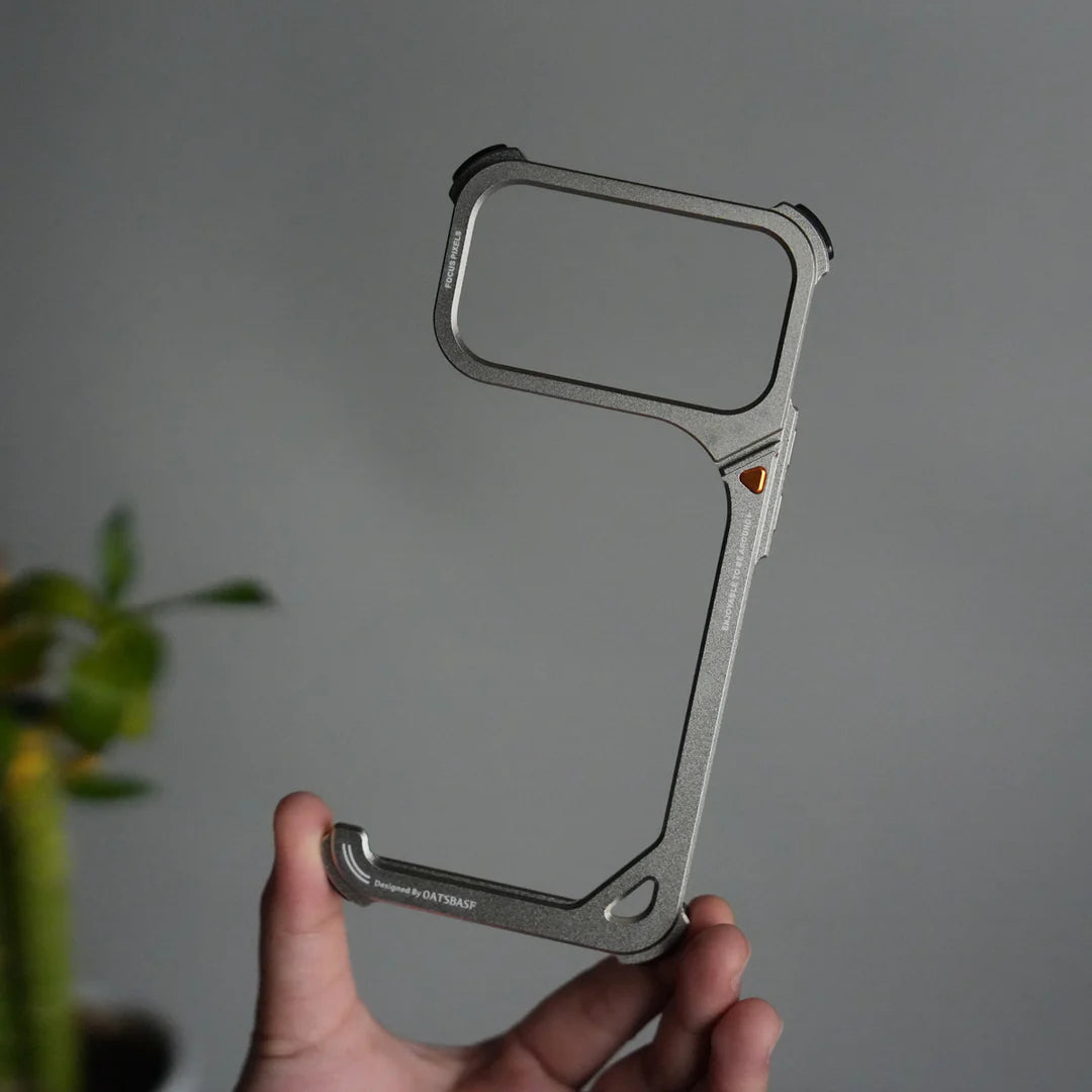 Quantyx Metal Frame Stand Case iPhone 17 Pro Max