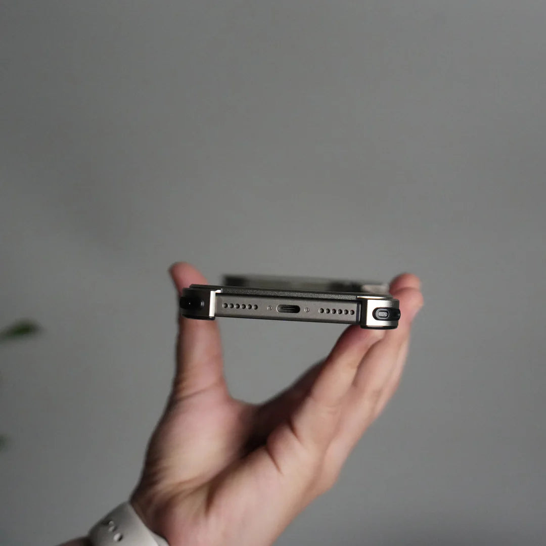 Quantyx Metal Frame Stand Case iPhone 17 Pro Max