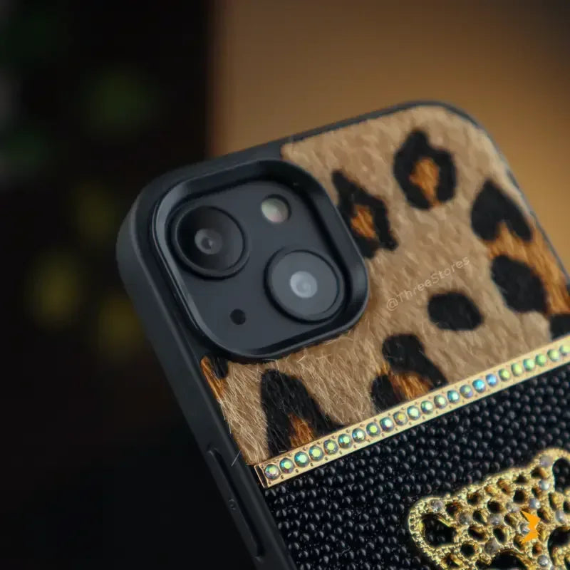 Roar Strass Case iPhone 13/14/15 - Three
