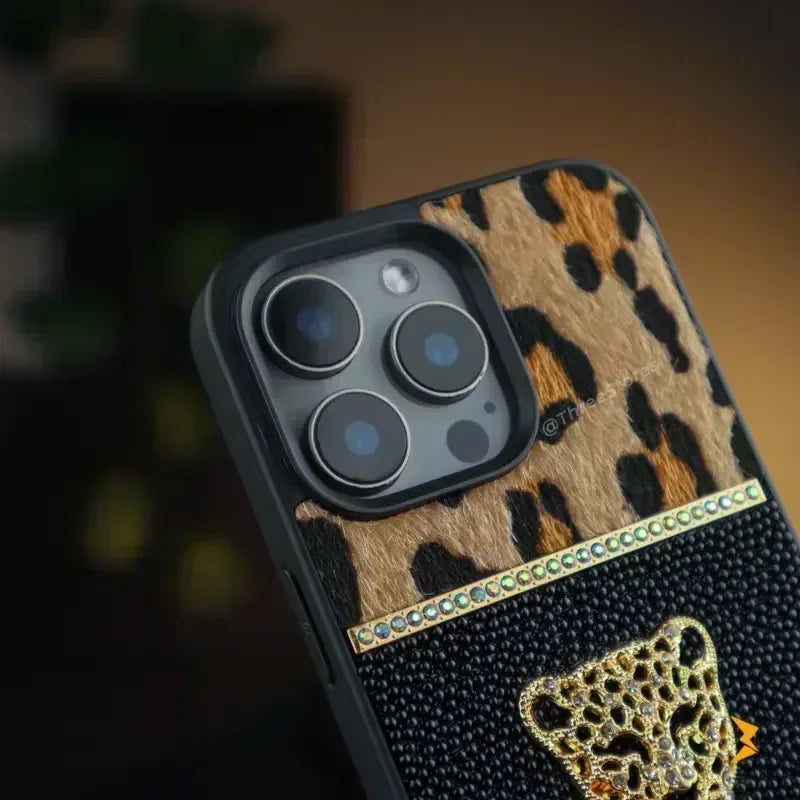 Roar Strass Case iPhone 16 Pro Max - Three