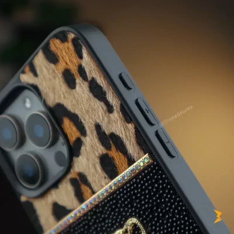 Roar Strass Case iPhone 16 Pro Max - Three