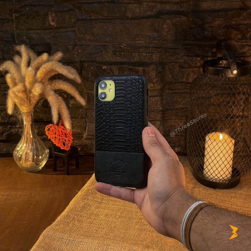 Santa Knight Leather Case iPhone 11 - Three