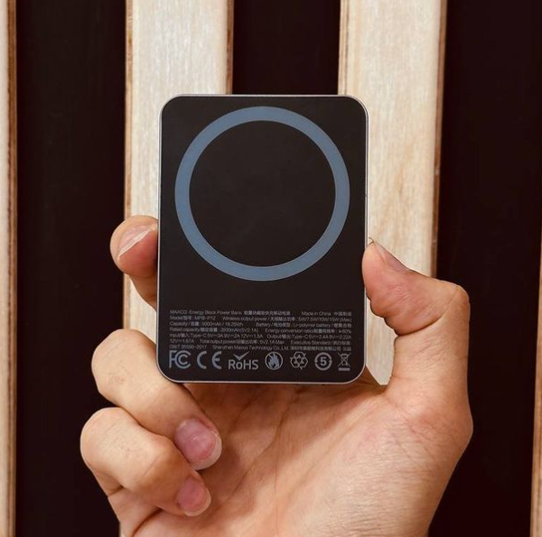 Maxco Magnetic Wireless Charging Energy Block P12