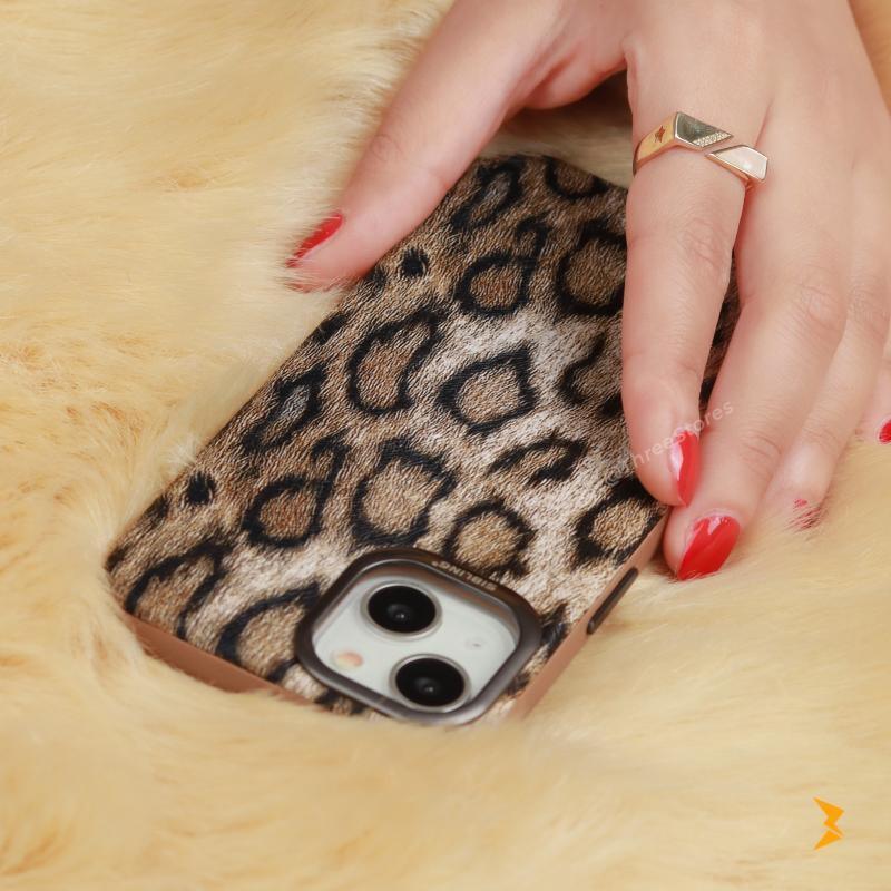Tiger Sibling Metal Frame Case iPhone 15 - Three