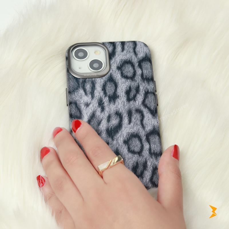 Tiger Sibling Metal Frame Case iPhone 15 - Three