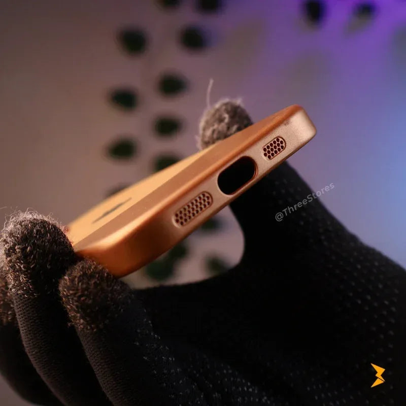 Velvet Touch Dual Tone Case iPhone 16 - Three