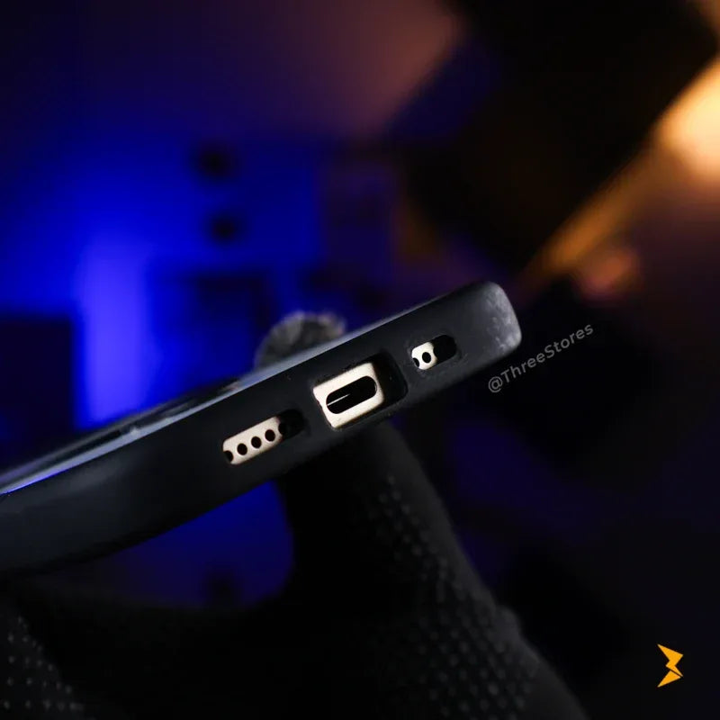 Void Metal Stand Magsafe Case iPhone 13/14 - Three