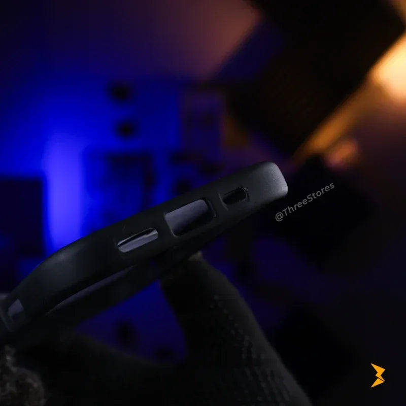 Void Metal Stand Magsafe Case iPhone 16 - Three