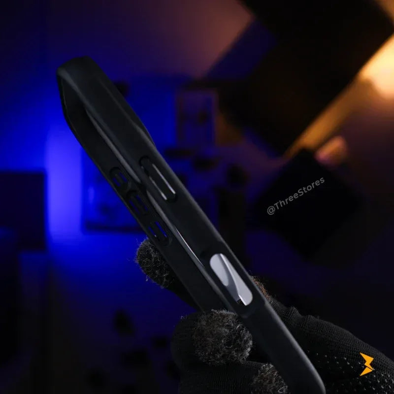 Void Metal Stand Magsafe Case iPhone 16 - Three