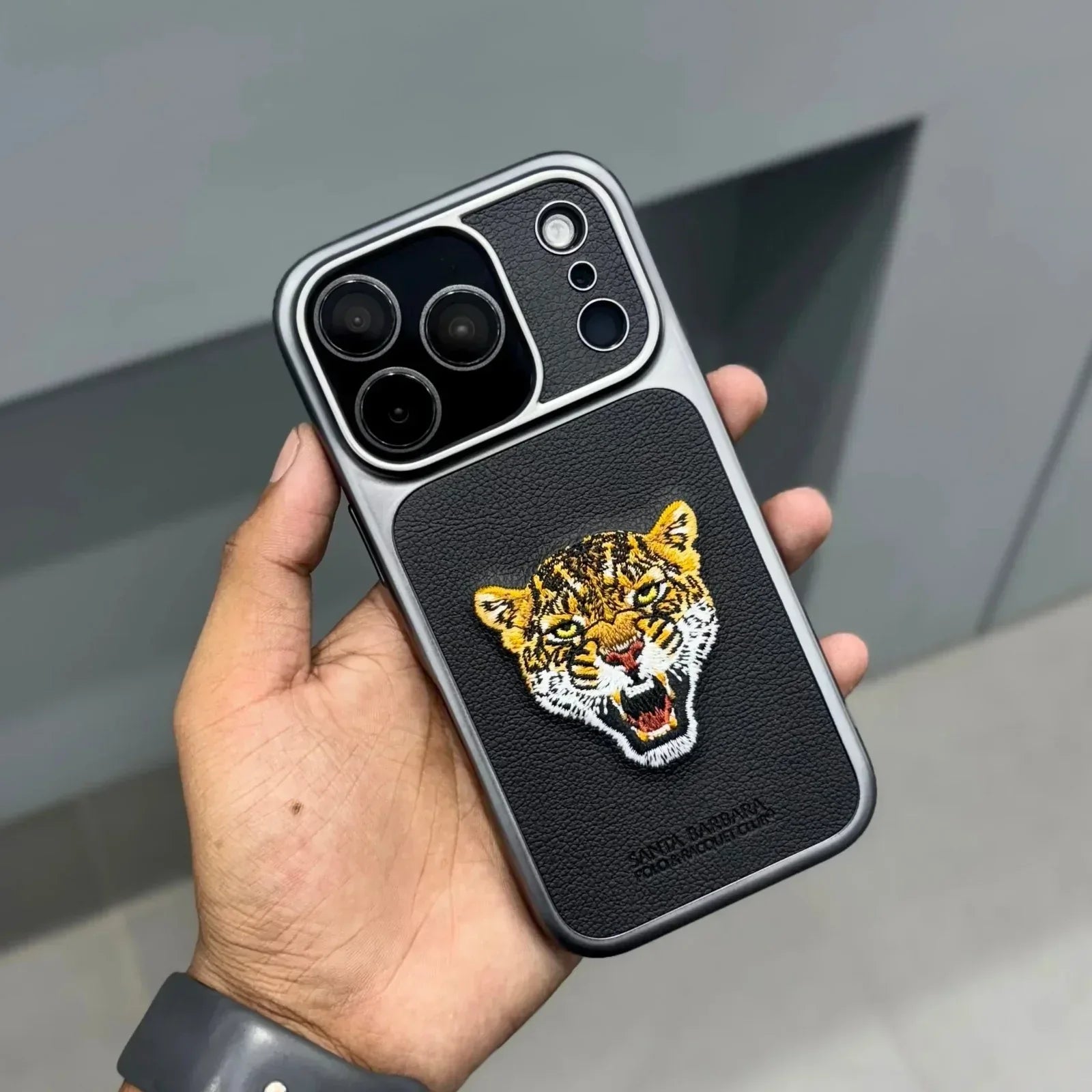 Santa Barbara Savanna Tiger Case iPhone 17 Pro Max - Three