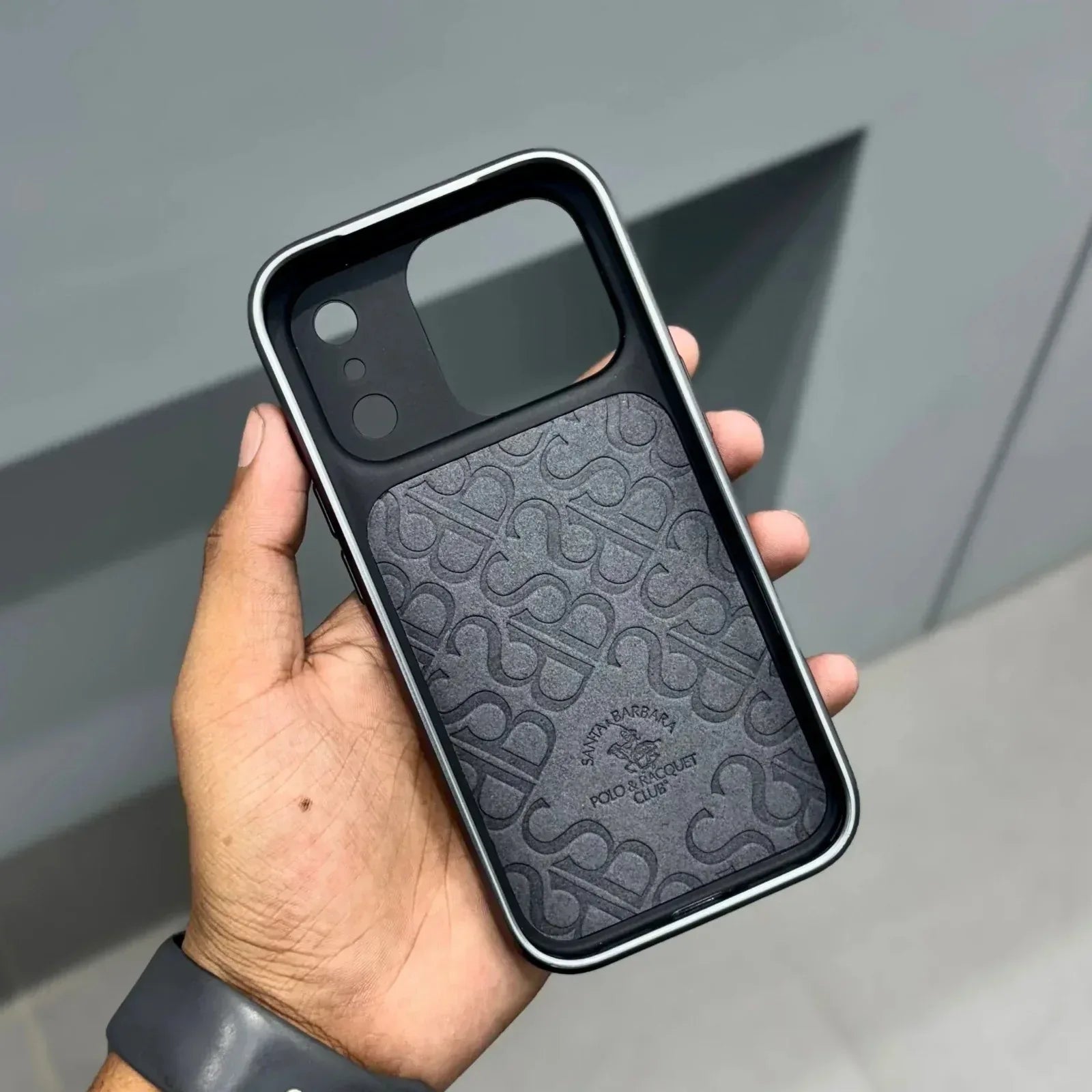 Santa Barbara Savanna Tiger Case iPhone 17 Pro Max - Three