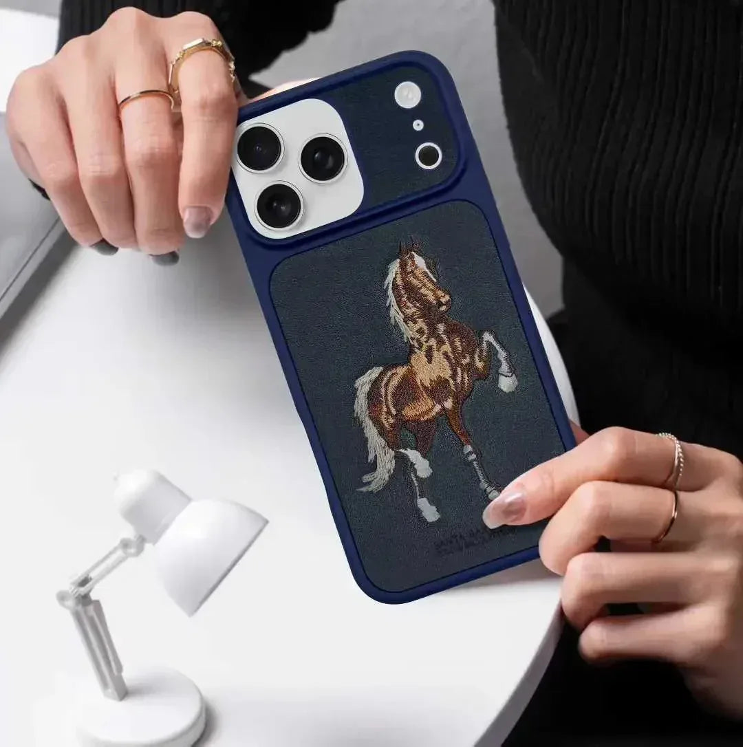 Santa Original Horse Case iPhone 17 Pro Max - Three