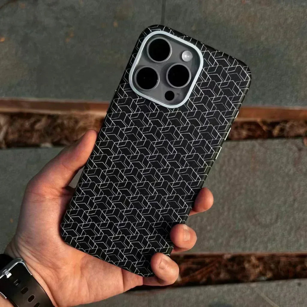 ZigZag Line Case iPhone 16 Pro - Three