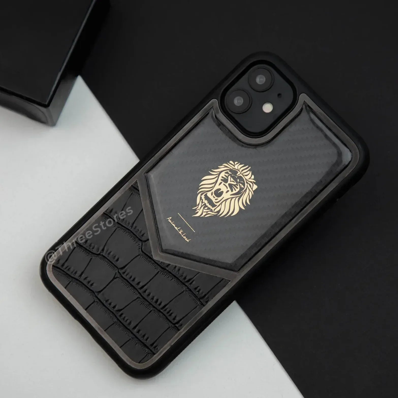 Iron Lion Leather Case iPhone 11 - Three