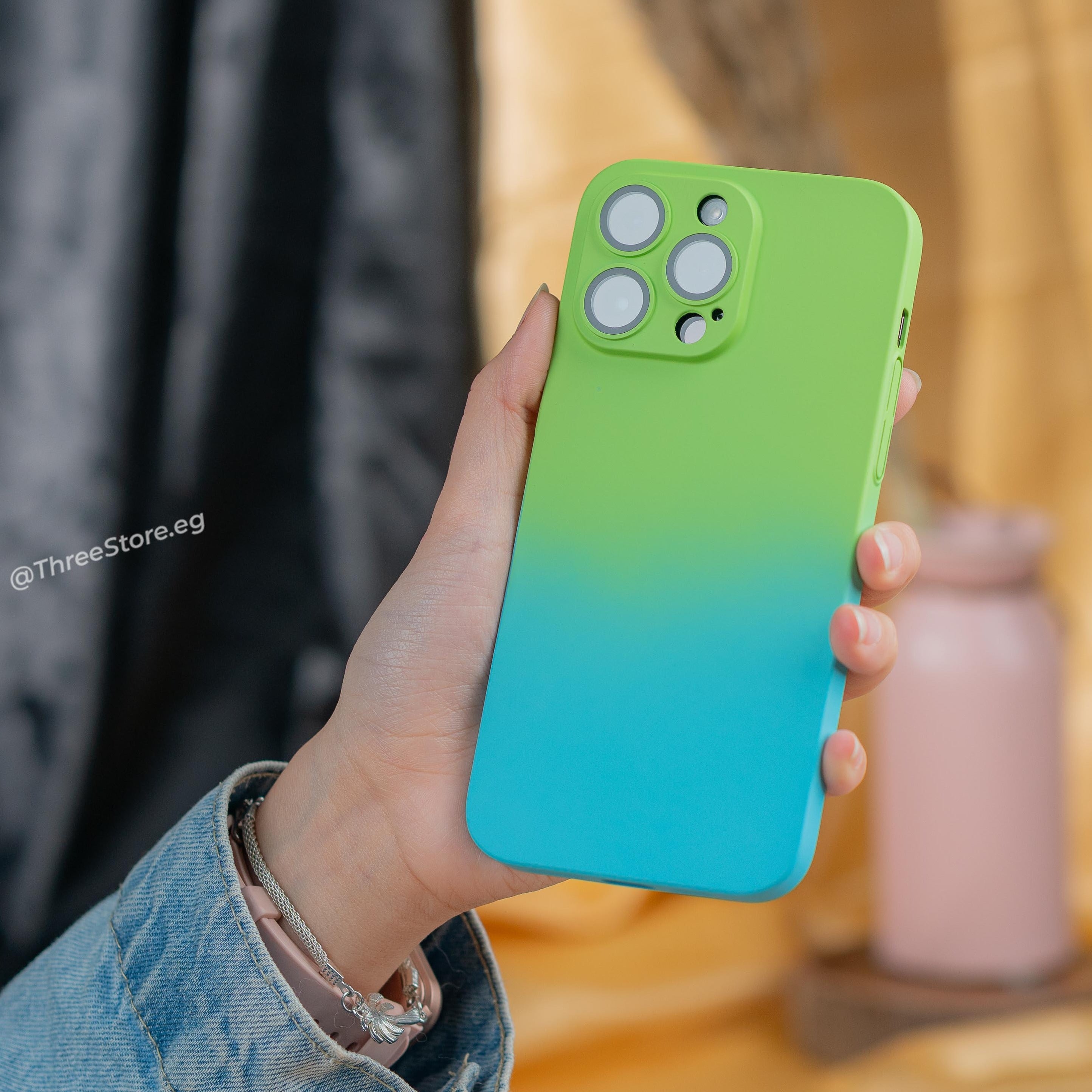 جراب بتصميم مميز بألوان مدمجه تضفي لمسة جمالية وأنيقة إلى هاتف iPhone 13 Pro Max