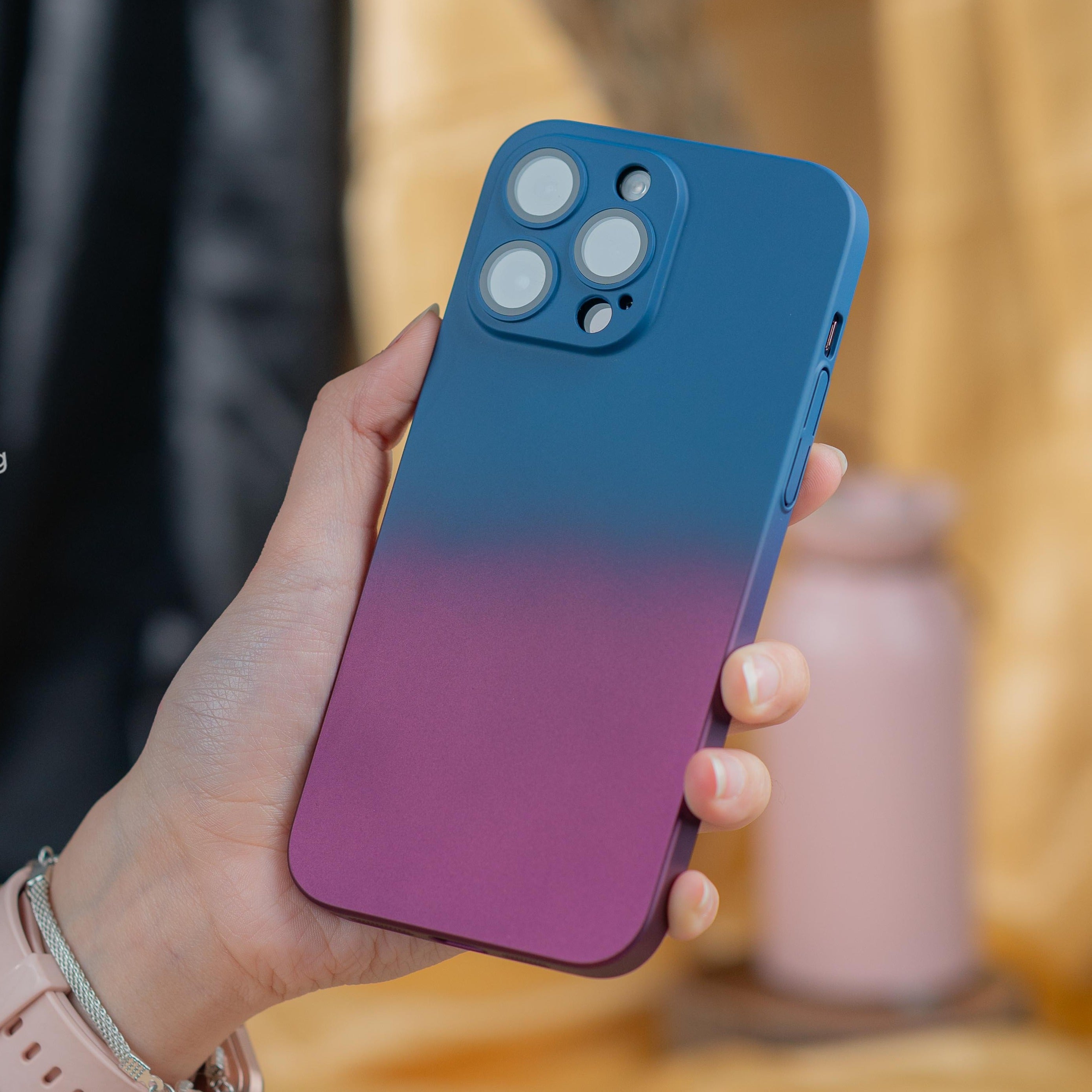 جراب بتصميم مميز بألوان مدمجه تضفي لمسة جمالية وأنيقة إلى هاتف iPhone 12 Pro