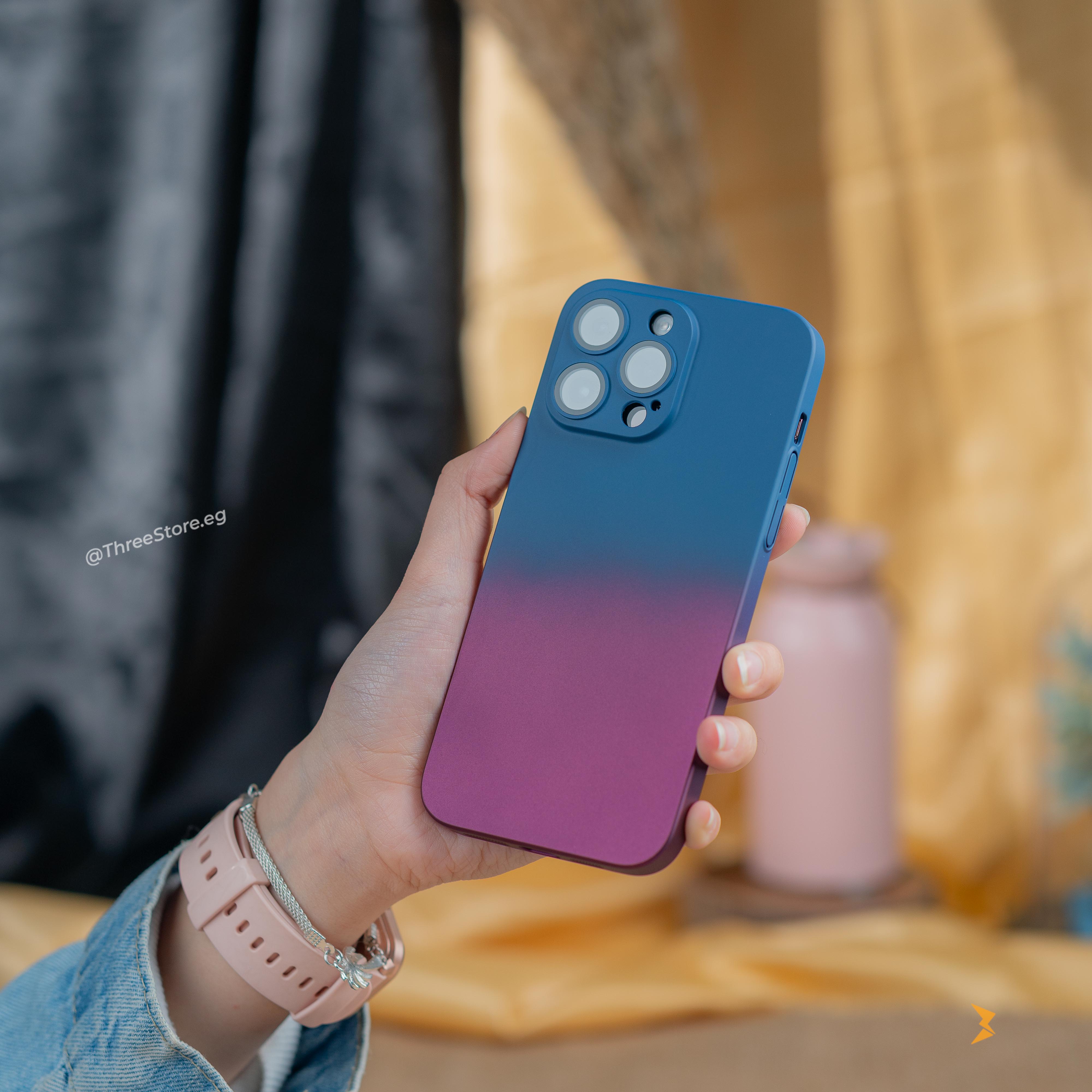 جراب بتصميم مميز بألوان مدمجه تضفي لمسة جمالية وأنيقة إلى هاتف iPhone 13 Pro