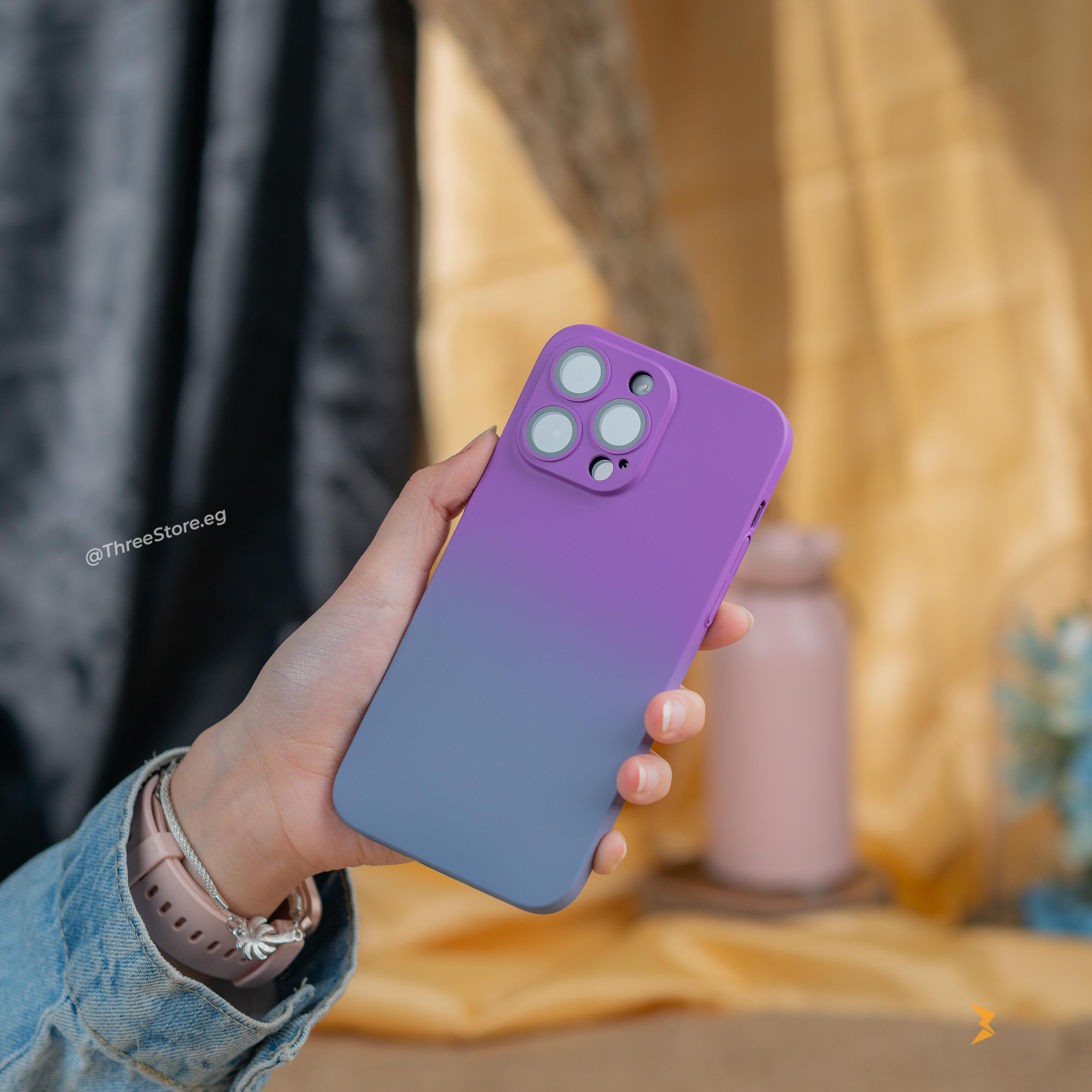 جراب بتصميم مميز بألوان مدمجه تضفي لمسة جمالية وأنيقة إلى هاتف iPhone 13 Pro Max