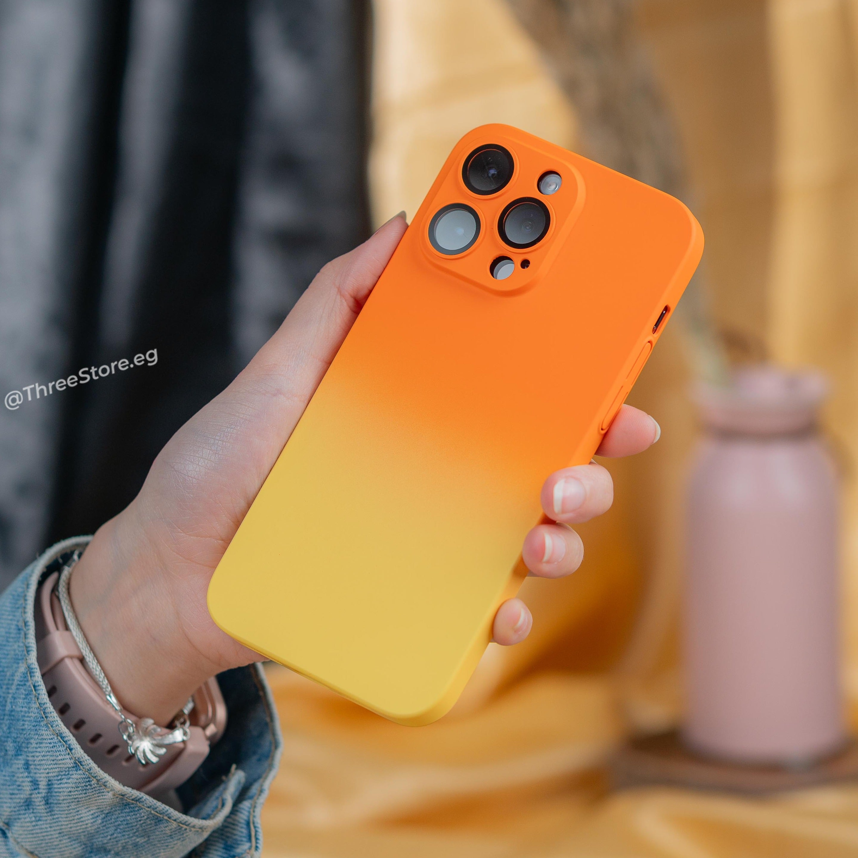 جراب بتصميم مميز بألوان مدمجه تضفي لمسة جمالية وأنيقة إلى هاتف iPhone 13 Pro Max