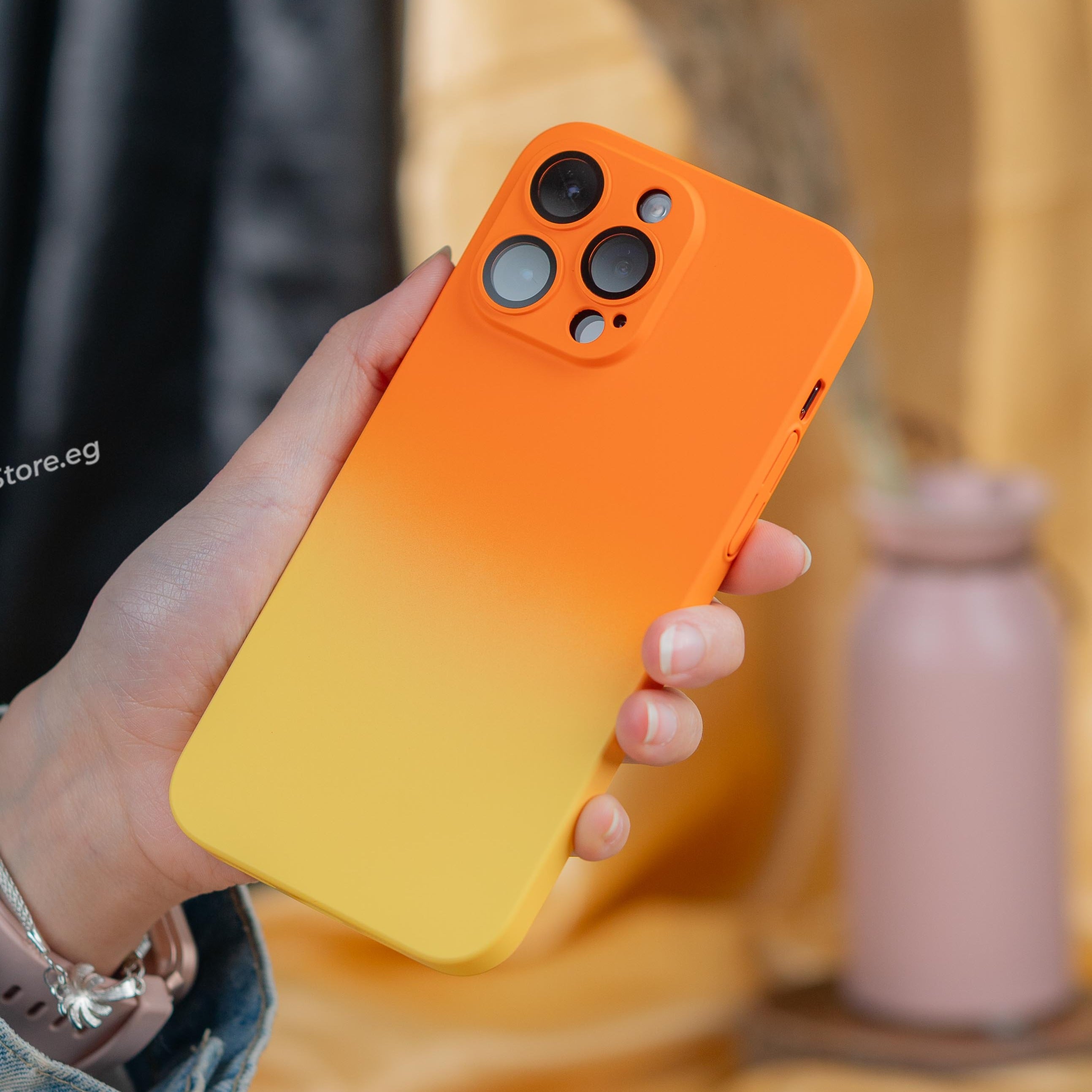 جراب بتصميم مميز بألوان مدمجه تضفي لمسة جمالية وأنيقة إلى هاتف iPhone 14 Pro Max