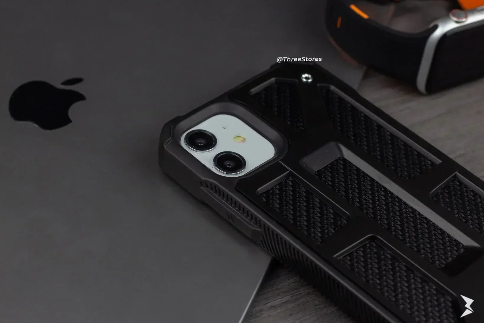 UAG Monarch Series Case iPhone 11 - Three